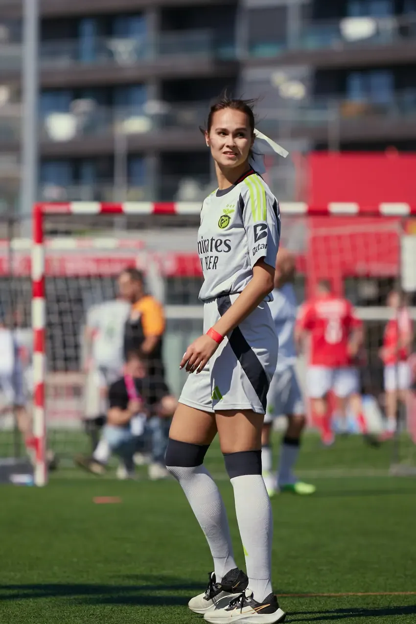 Player waiting for the ball during the match
