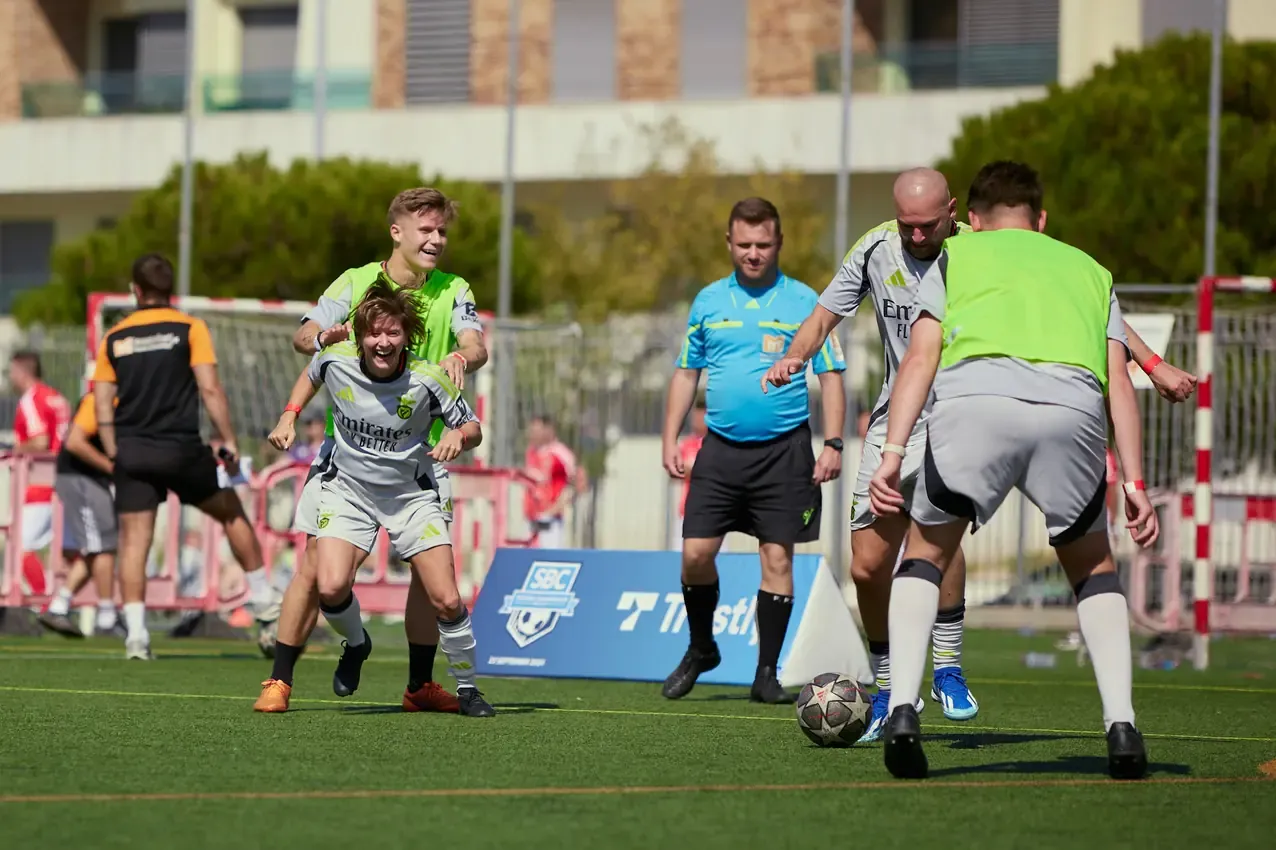 Challenge in front of the goal during the championship match