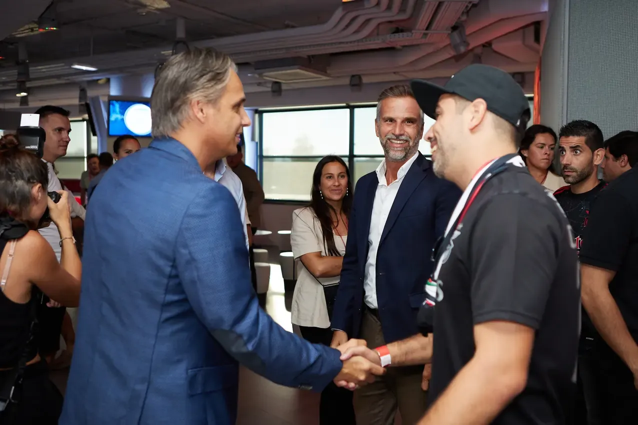 Handshake between guests at the championship afterparty