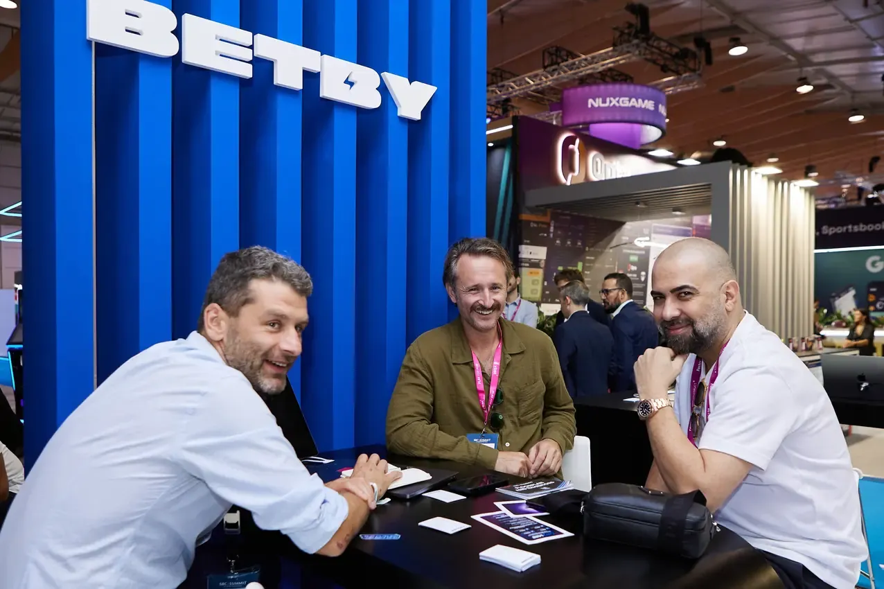 Discussion across the table at the Betby stand
