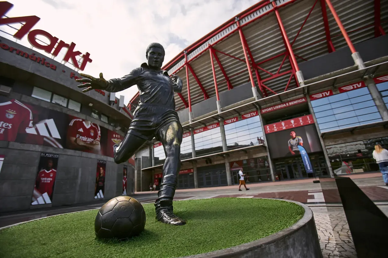 Eusébio statue in front of Estádio da Luz