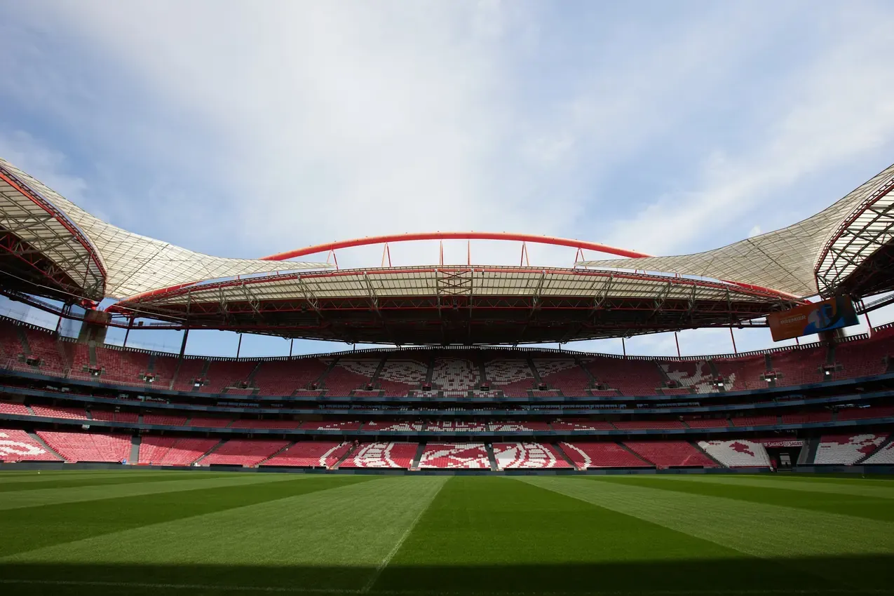 Wide view of Estádio da Luz from the stands
