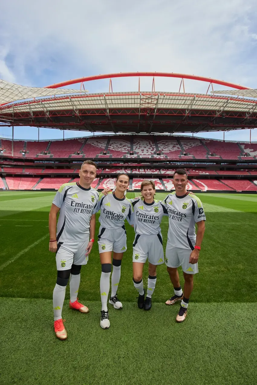 Betby squad walking out at Estádio da Luz